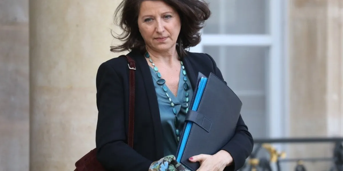 french health and solidarity minister agnes buzyn leaves the elysee palace in paris following the weekly cabinet meeting on november 13, 2019 (photo by ludovic marin   afp)