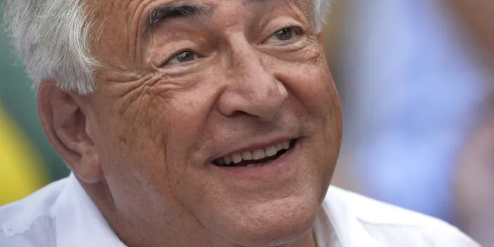 l'ex-chef de l'imf dominique strauss-kahn est photographié à l'issue de la finale du tennis féminin français au stade roland garros à paris le 8 juin 2013 afp photo miguel medina