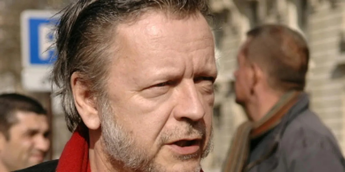 chanteur français renaud lors d'une réunion pour soutenir les otages du farc devant l'ambassade colombienne à paris, le 01 mars 2008 photo par giancarlo gorassini abacapresscom