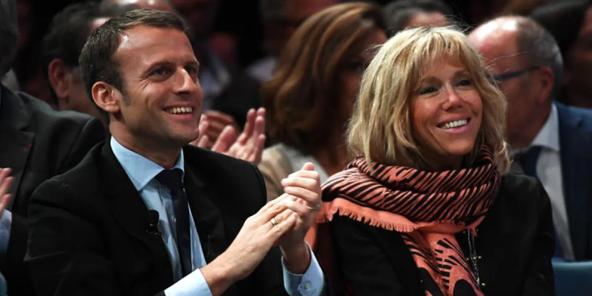 ancien ministre de l'économie française emmanuel macron et sa femme brigitte lors d'une réunion de son mouvement applaud politique,  marche  (en mouvement), le 18 octobre, 2016 le montpellier, sud de la france photo afp pascal guyot