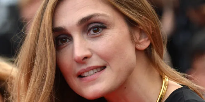 l'actrice française julie gayet arrive pour la projection du film saint-laurent à la 67ème édition du festival du film cannes à cannes, sud de la france, le 17 mai 2014 afp photo alberto pizzoli