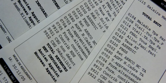 photo prise le 18 janvier 2006 d'une fiche de salaire sur laquelle apparaissent notamment les retenues salariales         afp photo mychele daniau