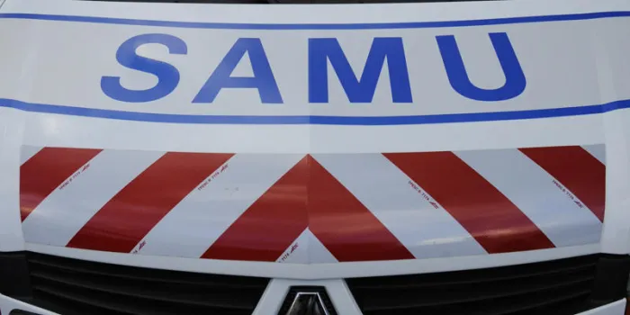 photo prise le 15 mai 2008 d'un véhicule d'intervention du samu du val-de-marne à l'hôpital henri mondor de créteil afp photo   stephane de sakutin