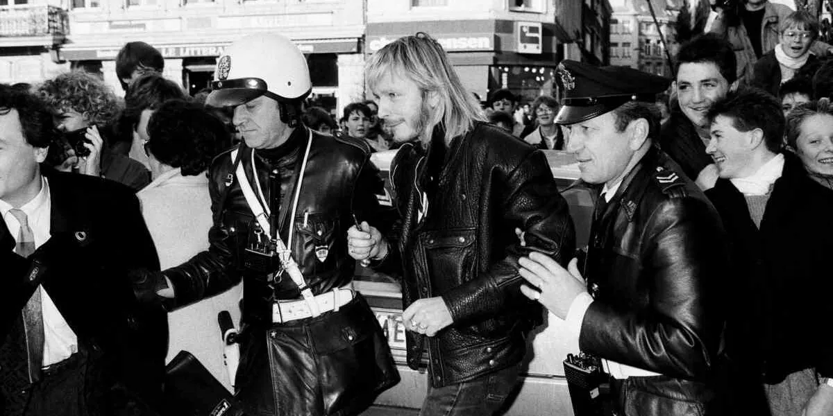 renaud lors de l'inauguration du resti du coeur de huy en belgique en