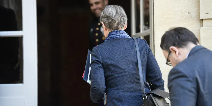 prime minister elisabeth borne arrives for consultations with party and parliamentary group leaders, at the hotel de matignon in paris, france on april 4, 2023 photo by victor joly abacapresscom , 848335 004 paris france