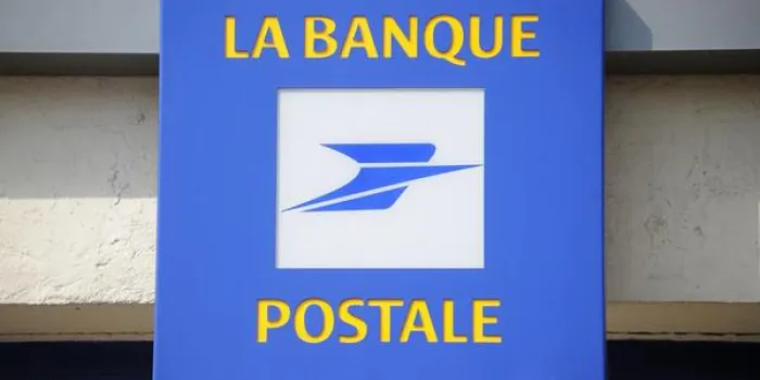 une photo prise le 27 mars 2013 montre le logo de la banque postale la banque postale, filiale du service postal français, dans une agence du centre de la ville de montpellier (sud) afp photo pascal guyot