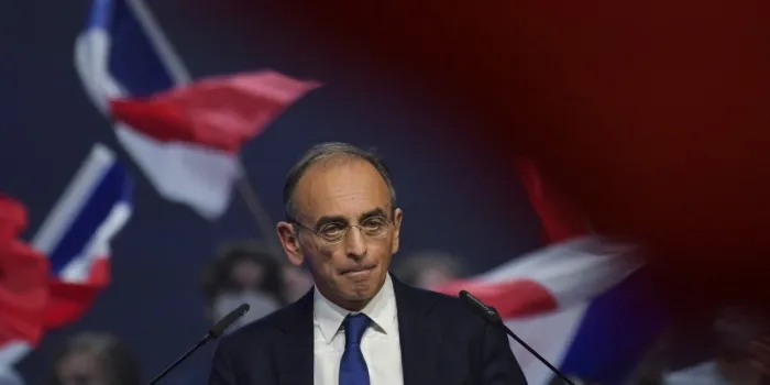 french far-right media pundit and 2022 presidential candidate eric zemmour reacts as he delivers a speech during his campaign rally in villepinte, near paris, on december 5, 2021 (photo by julien de rosa   afp)