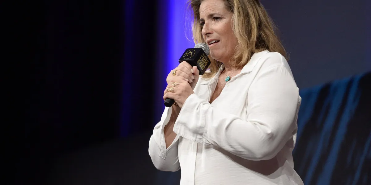 lisa azuelos assistant à la cérémonie de clôture lors du 22e festival du film de comédie de l'alpe d'huez à l'alpe d'huez, en france, le 19 janvier 2019 photo par julien reynaud aps-medias abacapresscom