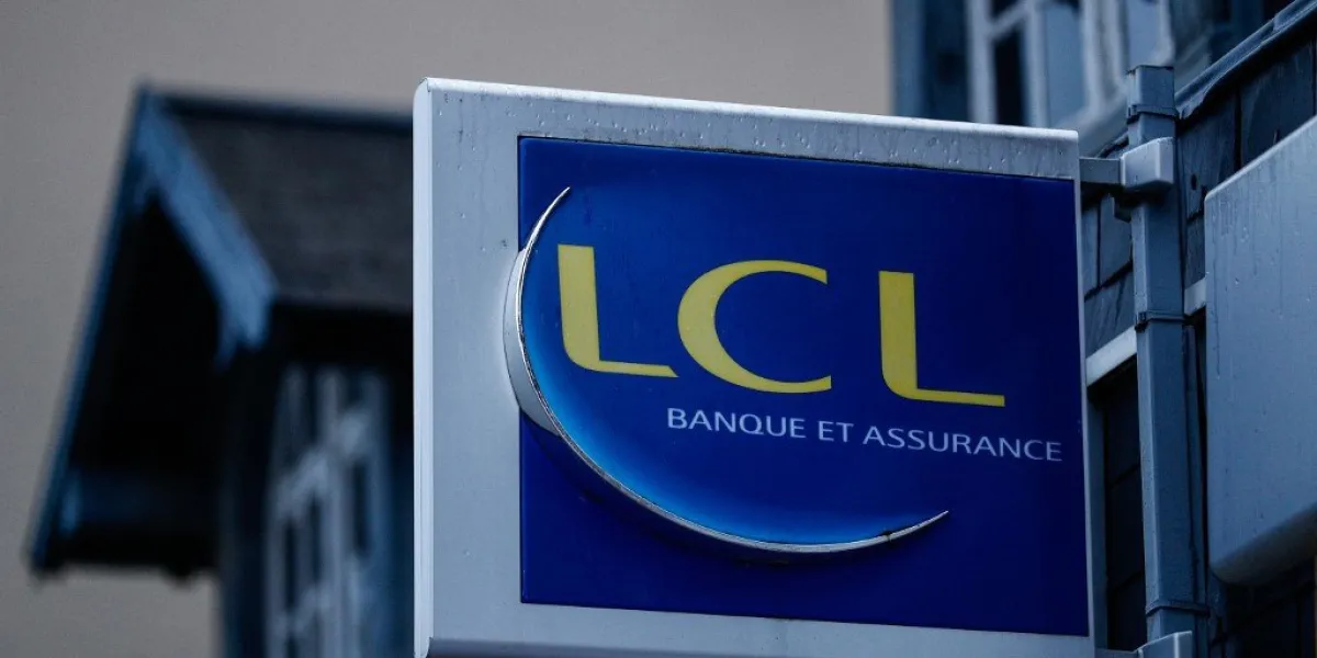a picture taken on october 28, 2019, shows the logo of a credit lyonnais bank (lcl) in ouistreham, normandy, northwestern france (photo by sameer al-doumy   afp)