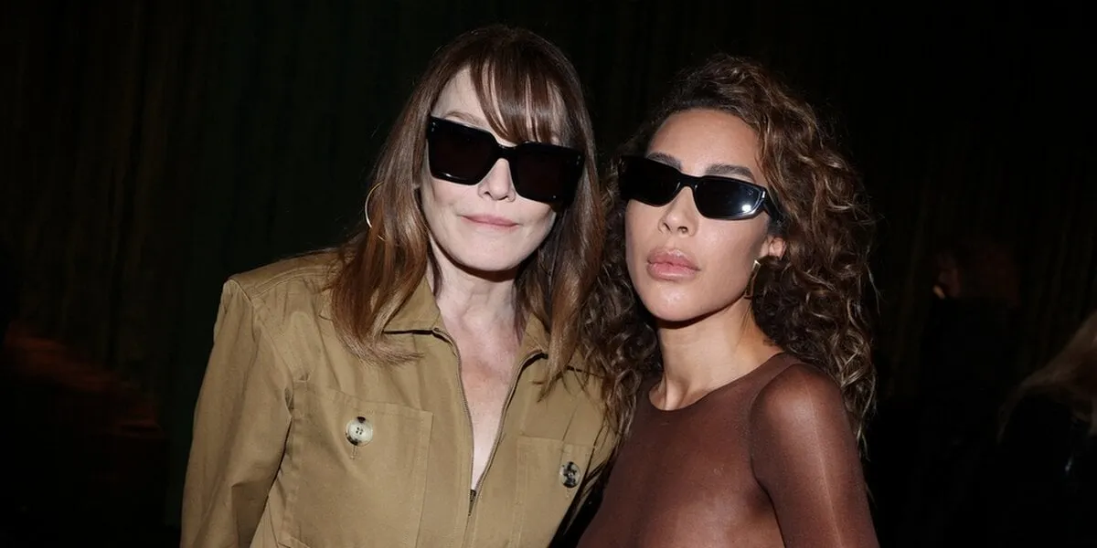 carla bruni et ines rau assistent au défilé saint laurent womenswear fall winter 2024-2025 dans le cadre de la semaine de la mode à paris le 27 février 2024 à paris, france photo par jerome dominé abacapresscom