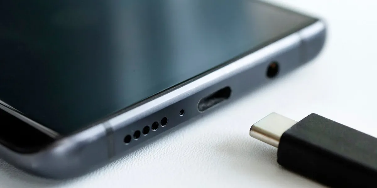 close-up macro photography usb type-c usb-c cable and smartphone