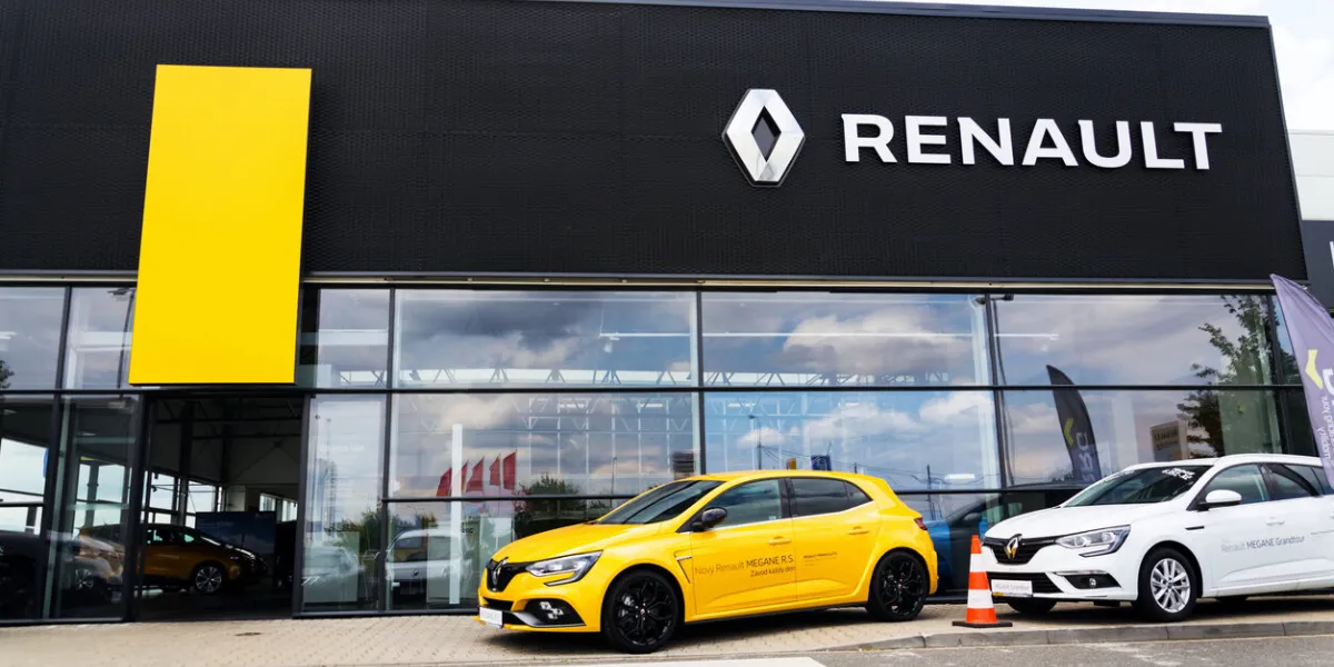 prague, czech republic - august 15, 2018  renault company logo on car in front of dealership building on august 15, 2018 in prague, czech republic