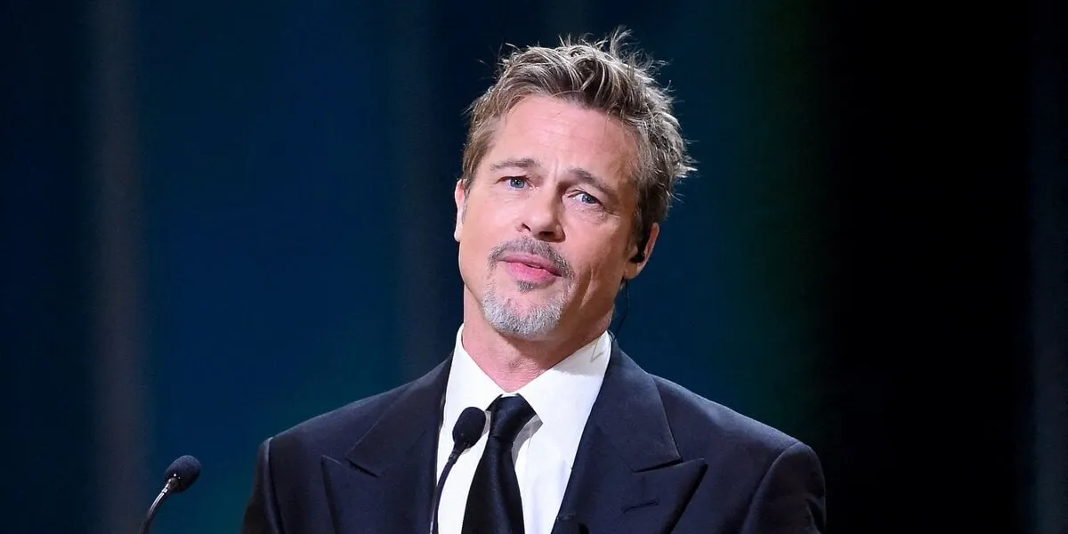 brad pitt fait une apparition surprise pour remettre au cinéaste david fincher un césar d'honneur lors de la 48e cérémonie des césar du cinéma à l'olympia, le 24 février 2023 à paris, france photo by franck castel abacapresscom