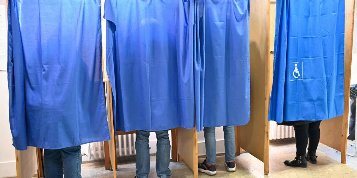 lyon (69)   bureau de vote de la croix rousse lors du 1er tour des presidentielles (10 04 2022)