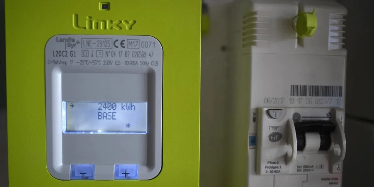 a photo taken on november 24, 2017 shows the 'smart' electriciy meter linky of enedis (french electricity network distribution) in saint-symphorien, western france (photo by damien meyer   afp)