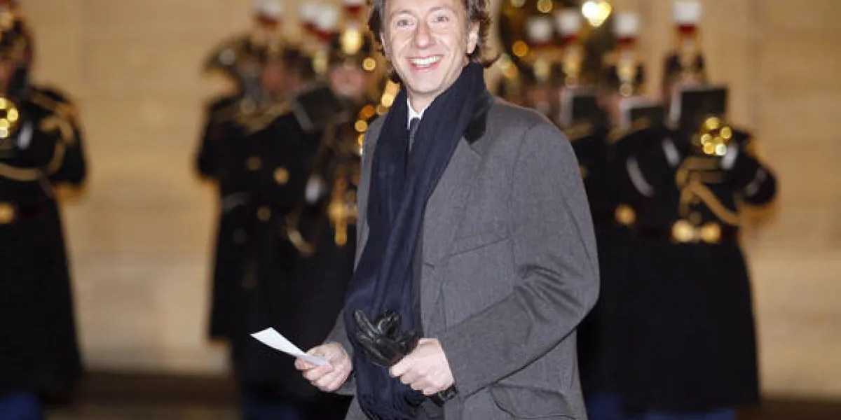 l'hôte de télévision français stéphane bern sourit alors qu'il arrive pour un dîner d'État avec le roi et la reine de suède au palais présidentiel d'elysée à paris le 2 décembre 2014 afp photo matthieu alexandre afp photo matthieu alexandre