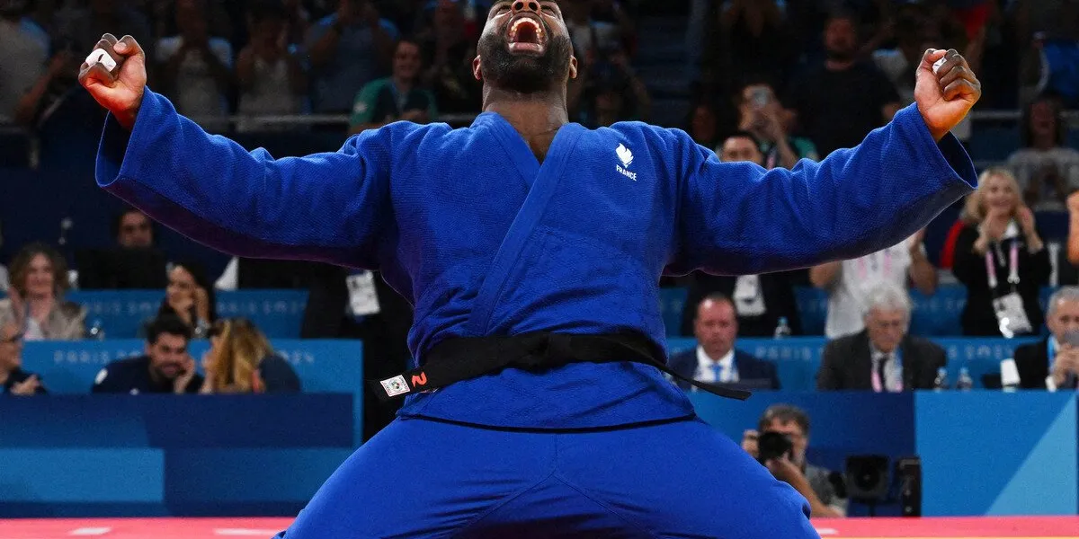 (240802) -- paris, 2 août 2024 (xinhua) -- teddy riner de france célèbre après la finale de judo +100kg hommes aux jeux olympiques de paris 2024 à paris, france, le 2 août 2024 photo by li an xinhua abacapresscom