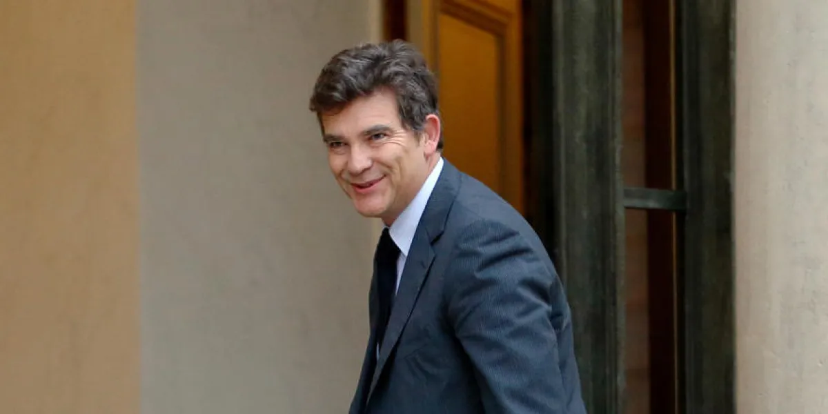 arnaud montebourg, ministre français de la rénovation industrielle, arrive à la réunion hebdomadaire du cabinet le 11 septembre 2013 au palais elysee à paris afp photo patrick kovarik