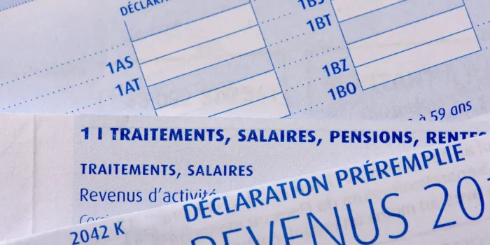 french pre-filled income tax return with the page about income from salaries, treatments, pensions and annuities