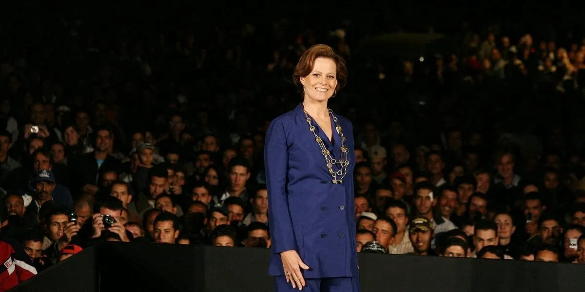 l'actrice sigourney weaver arrive sur la place jemaa el fna avant la projection spéciale de 'alien' dans le cadre du 8ème 'festival du film de marrakech' à marrakech, maroc le 16 novembre 2008 photo by denis guignebourg abacapresscom