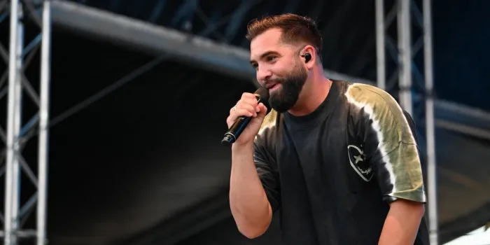 kendji girac se produit lors du festival paris paradis à paris, france, le 10 septembre 2023, produit avec l'aide du parc de la villette photo par christophe meng abacapresscom