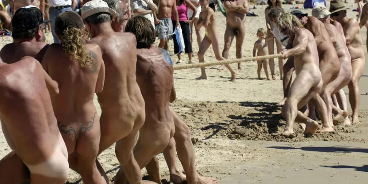 australia-nude olympics-tug of war