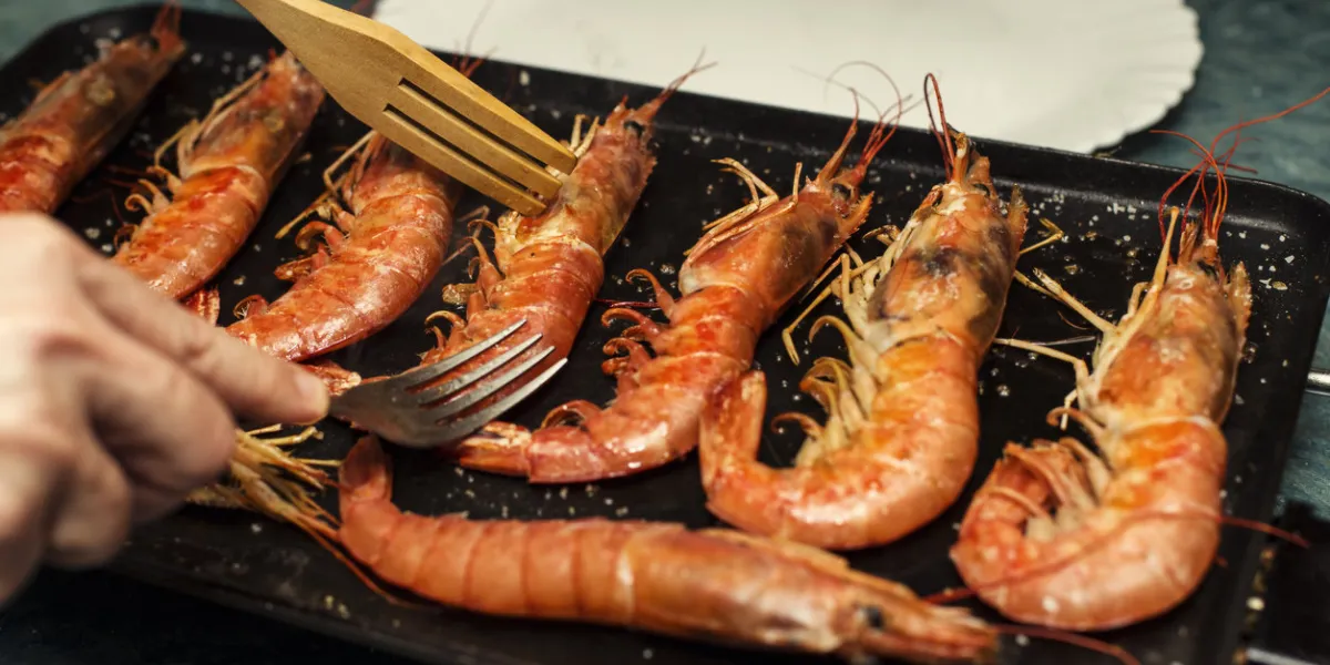 top view of tiger shrimps cooked on black iron griddle