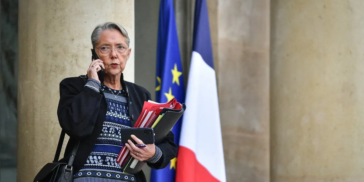 le premier ministre elisabeth borne sort du palais de l'elysée à la fin du conseil des ministres à paris, france, le 12 décembre 2023 photo by firas abdullah abacapresscom