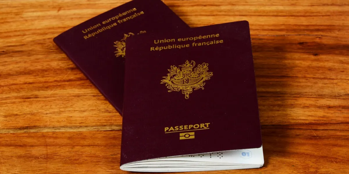 passeport and identity card of france republic