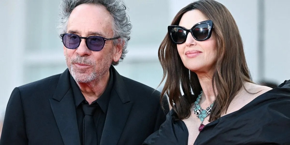 tim burton et monica bellucci lors de la cérémonie d'ouverture du 81e festival international du film de venise, à venise, en italie, le 28 août 2024 photo par aurore marechal abacapresscom