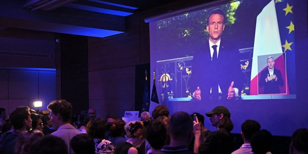 macron prononce un discours après les résultats de l'élection du parlement européen - paris