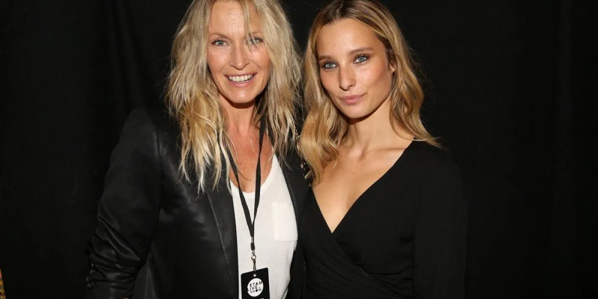 estelle lefebure and her daughter ilona smet in backstage at the etam fashion show during paris fashion week spring summer 2018 held at ecole des beaux arts in paris, france, on september 26, 2017 photo by jerome domine abacapresscom , 608732 001 paris