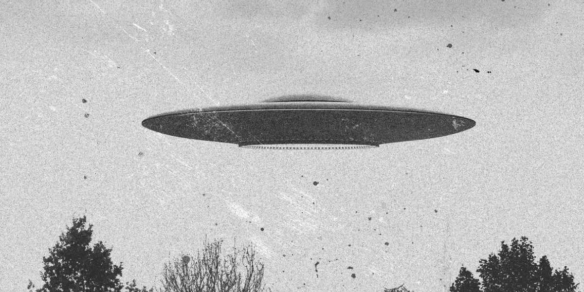 3d rendering of flying saucer ufo vintage style