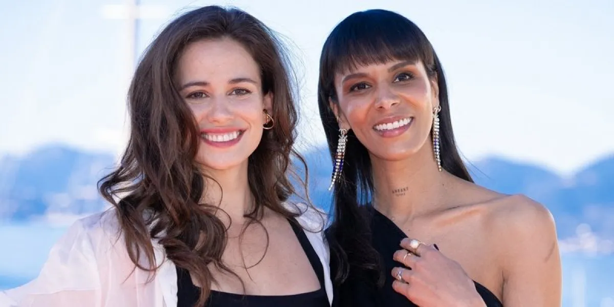 lucie lucas and tamara marthe (aka shy'm) attend the cannes confidential photocall during the 5th canneseries festival, on april 05, 2022 in cannes, france photo by david niviere abacapresscom <motcle99> festival < motcle99> , 805072 048 cannes france