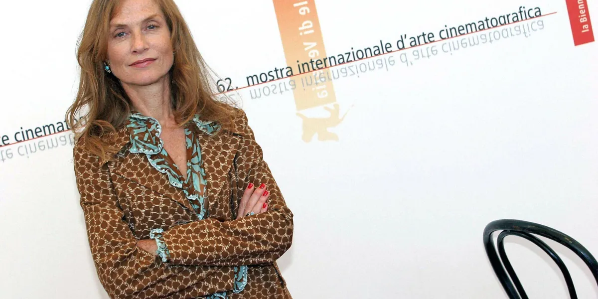 l'actrice française isabelle huppert assiste au photocall du film 'gabrielle' de patrice chereau lors de la 62ème mostra de venise, italie, le 5 septembre 2005 photo by cosima scavolini publifoto abacapresscom