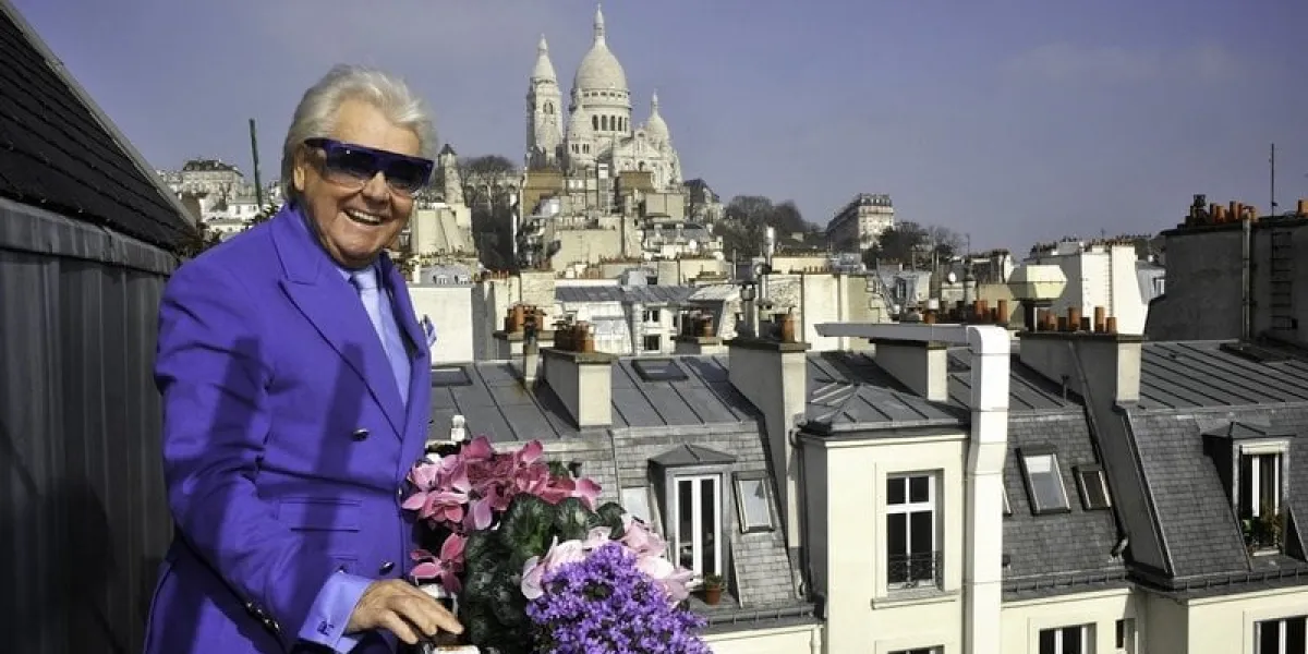 exclusif michou,proprietaire du celebre cabaret du meme nom a paris pose chez lui a montmartre photo by julien reynaud aps-medias abacapresscom