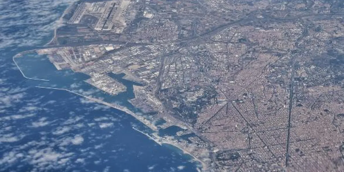 l'ancien premier ministre français françois fillon et le membre de l'opposition droite de l'ump assistent à une réunion avec des militants le 28 août 2013 à rouez-en-champagne, en france centrale. photo de jean-françois monier.